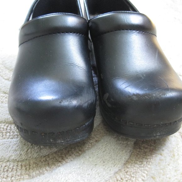 Dansko Womens Black Professional Slip Resistant Work Leather Clogs Size 36 - Picture 2 of 10